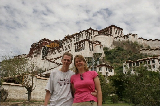 Harald Emsbroek en Marise Vreugdenhil in Lhasa, Ti 